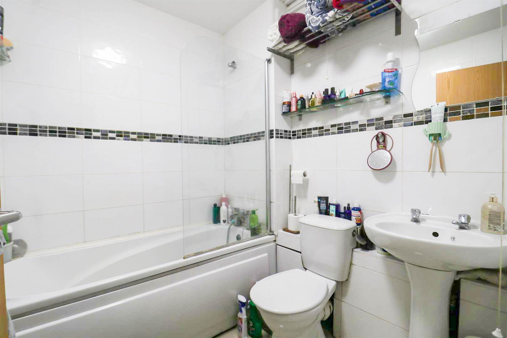 1 bed property in North Twelfth Street, Milton Keynes